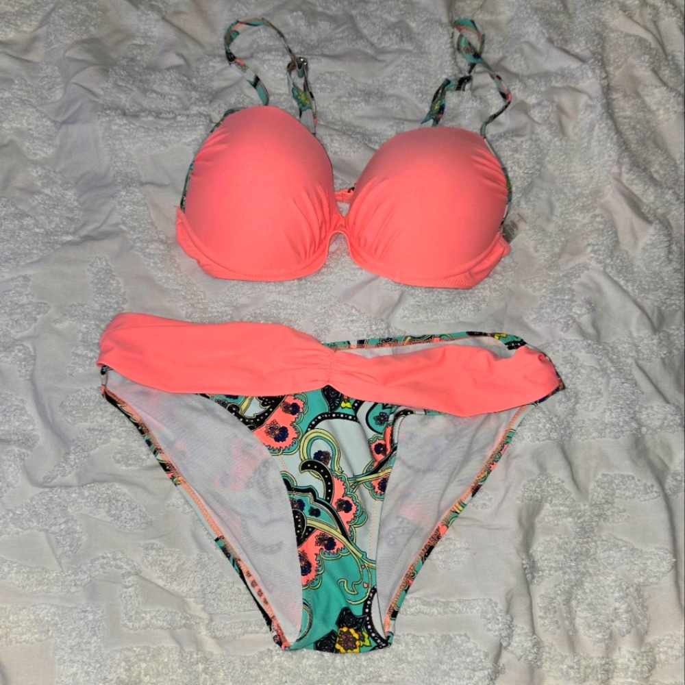 Women's Vibrant Pink and Patterned Bikini Set Size Large